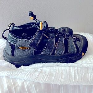 Keen Newport H2 Sandals/Water shoes (kids size 1). Blue.